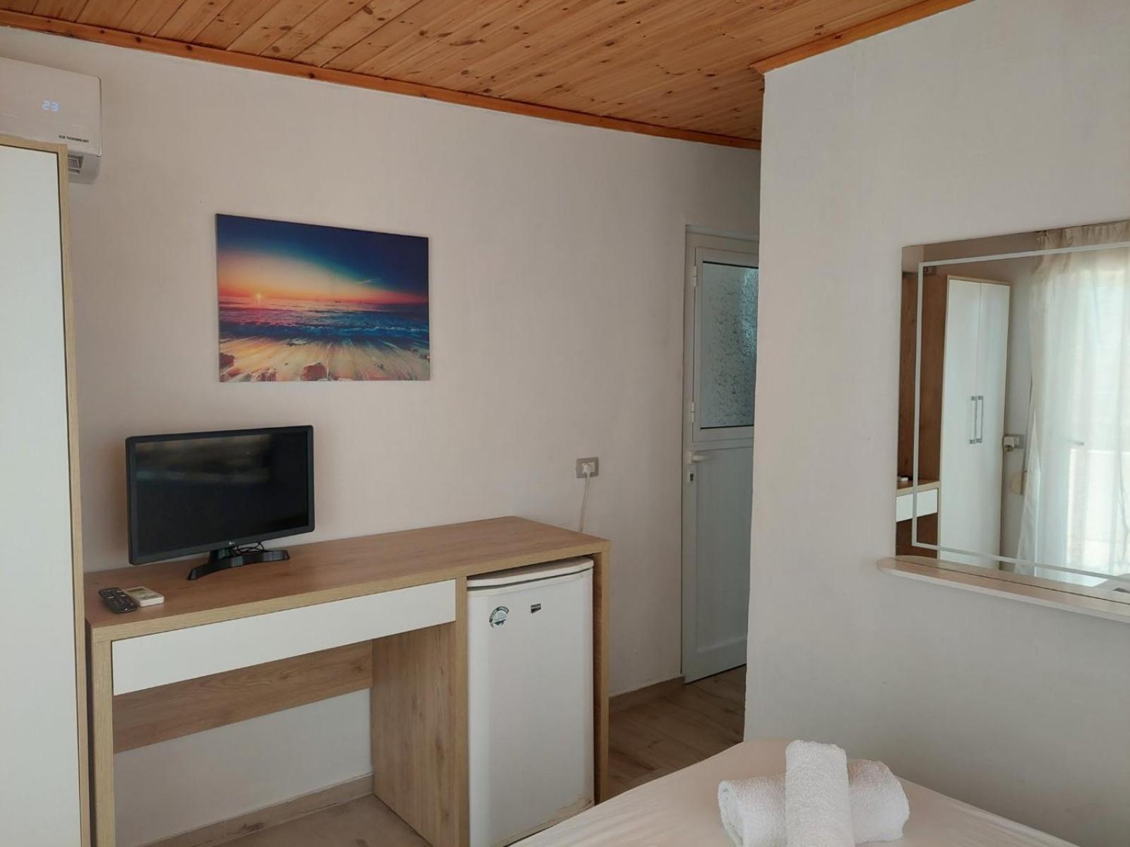 Qeparo Antonio Rooms Exteriör bild