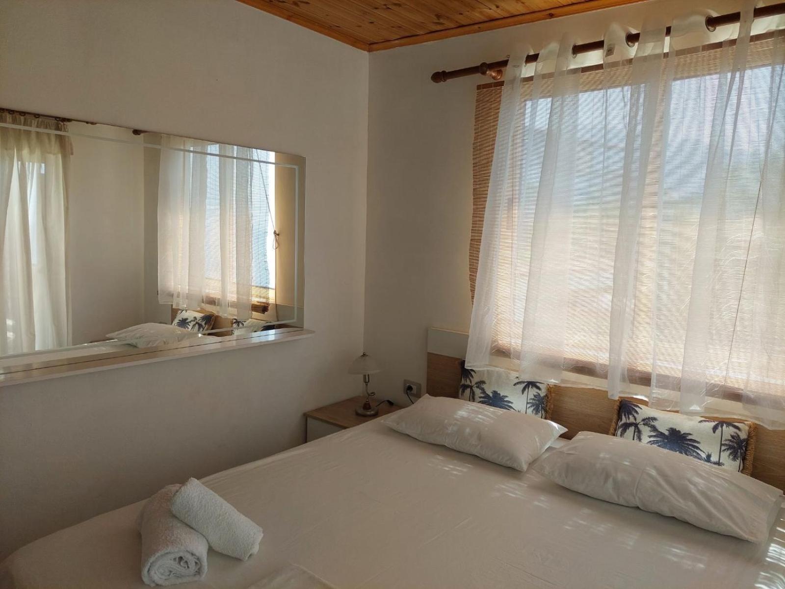 Qeparo Antonio Rooms Exteriör bild